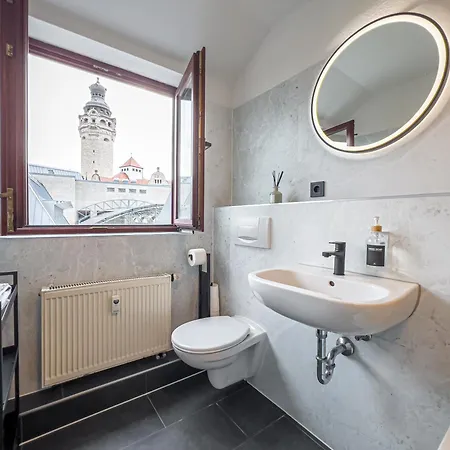 Apartment Rathausblick - moderne Mit 2 Schlafzimmern, Kueche, Bad, Waschmaschine & Trockner Mitten In Der Innenstadt Leipzig