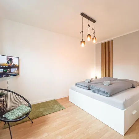 Apartment Rathausblick - moderne Mit 2 Schlafzimmern, Kueche, Bad, Waschmaschine & Trockner Mitten In Der Innenstadt
